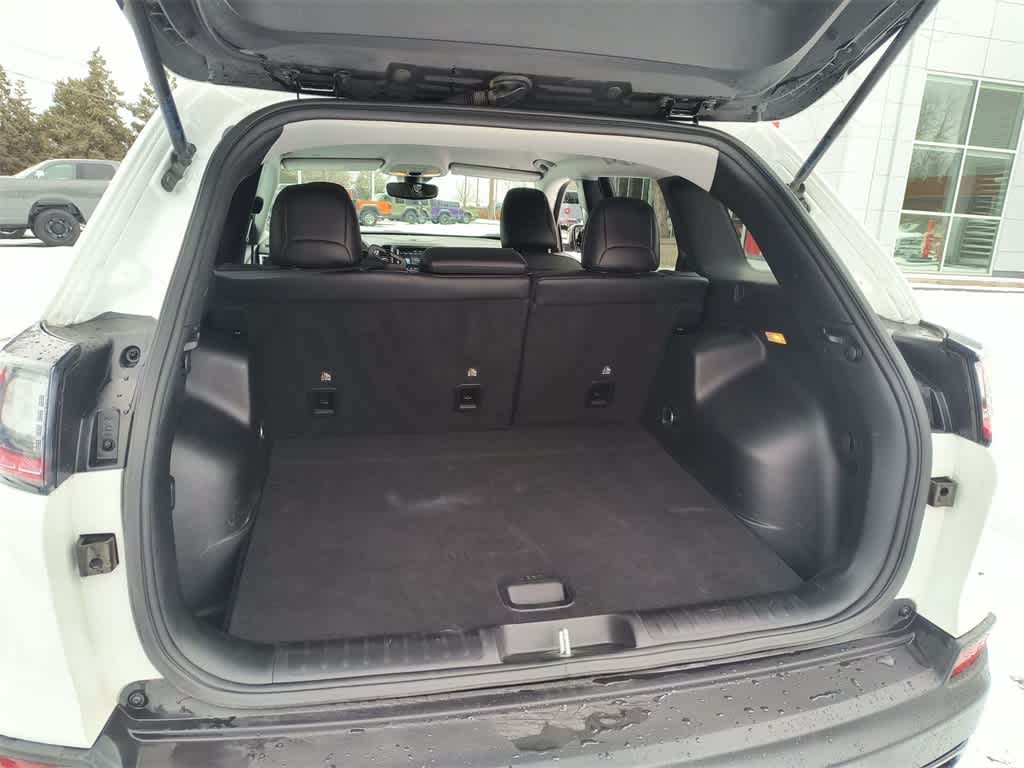 Thumbnail: 2022 Jeep Cherokee - 22