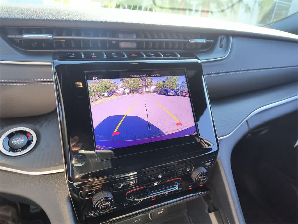 Thumbnail: 2025 Jeep Grand Cherokee - 17