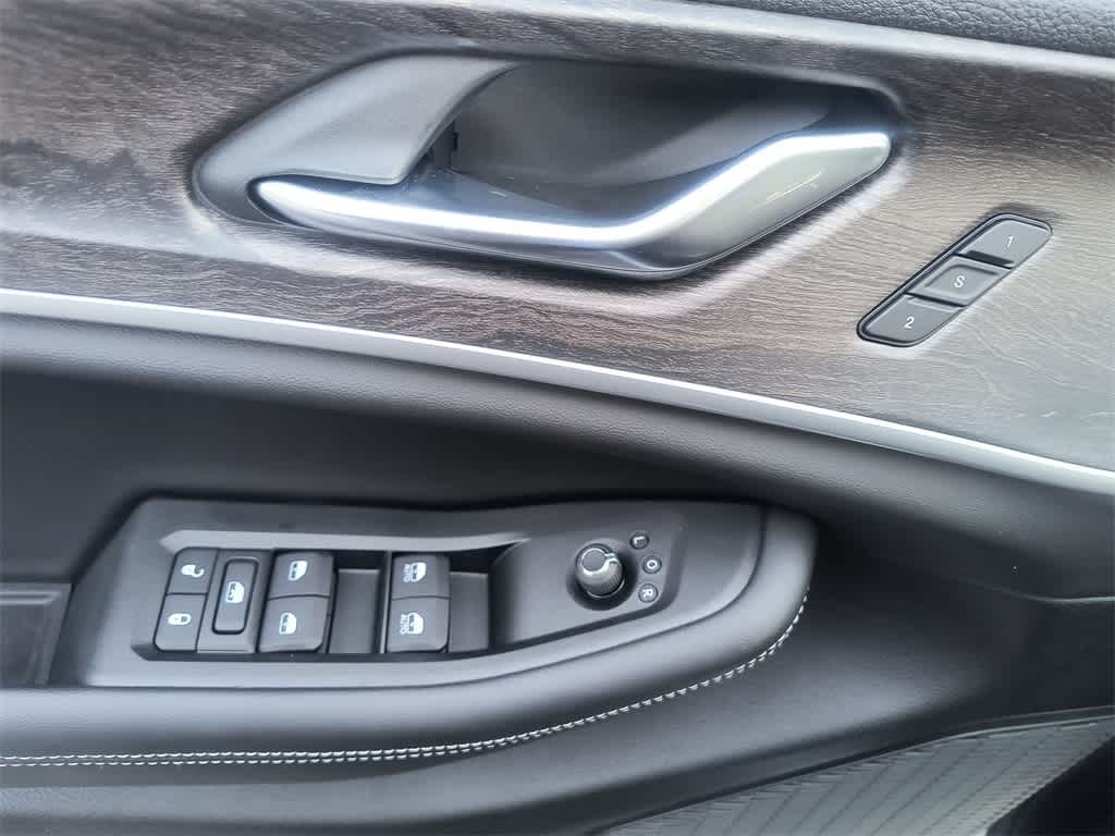 Thumbnail: 2025 Jeep Grand Cherokee - 13