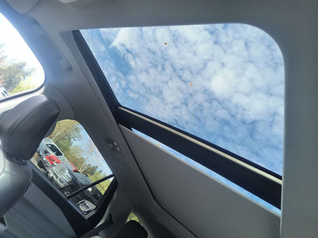 Thumbnail: 2022 Ford Explorer - 22