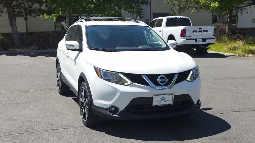 Thumbnail: 2017 Nissan Rogue Sport - 3