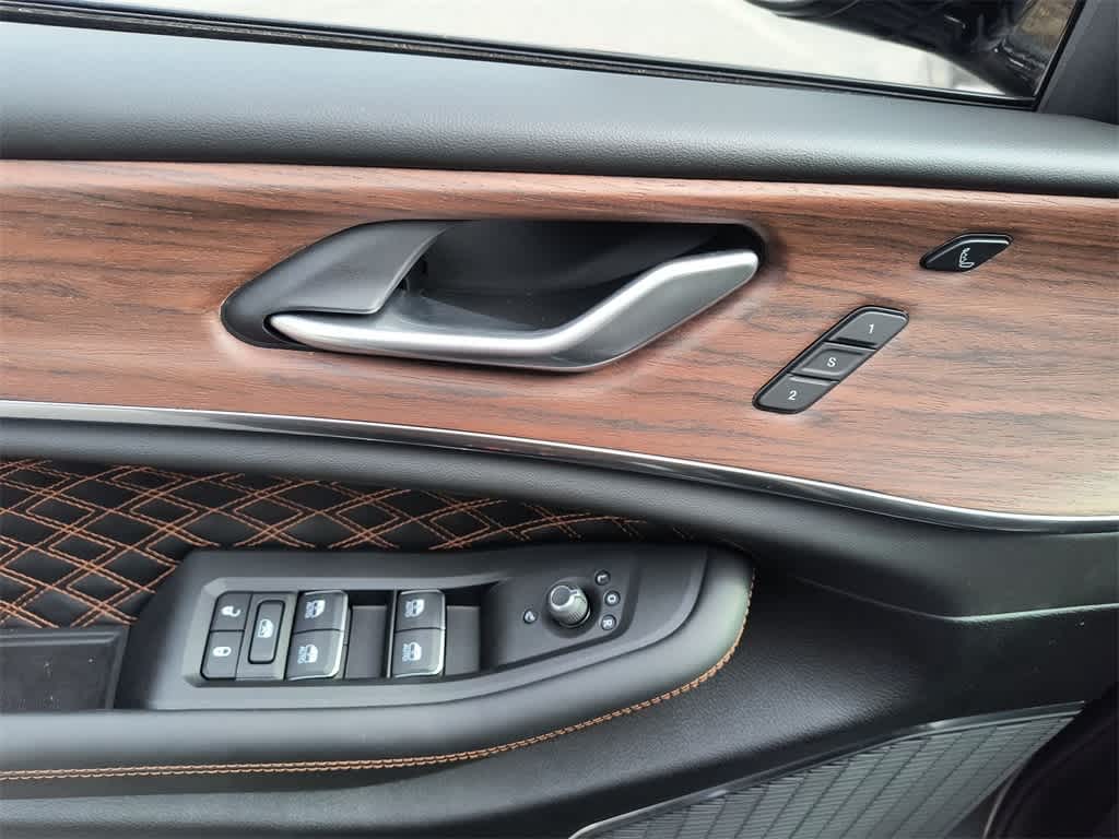 Thumbnail: 2025 Jeep Grand Cherokee - 13