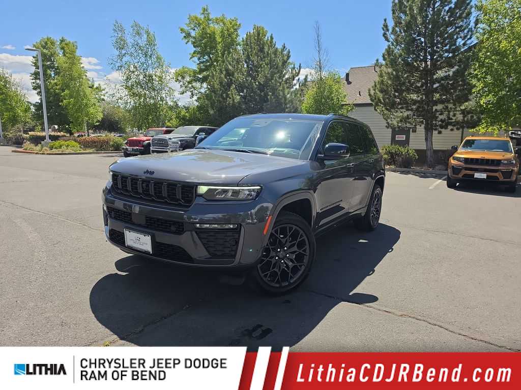 2026 Jeep Grand Cherokee Summit 4x4's photo