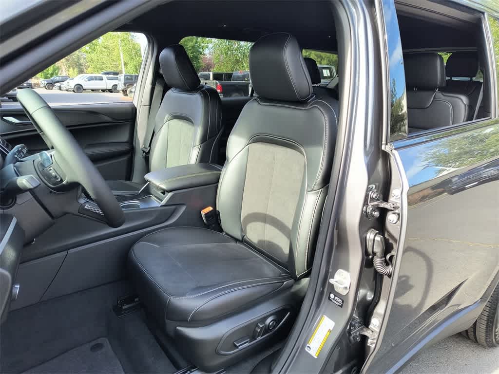 Thumbnail: 2025 Jeep Grand Cherokee - 11