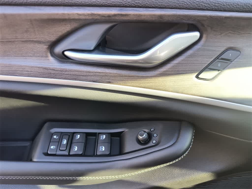 Thumbnail: 2025 Jeep Grand Cherokee L - 13