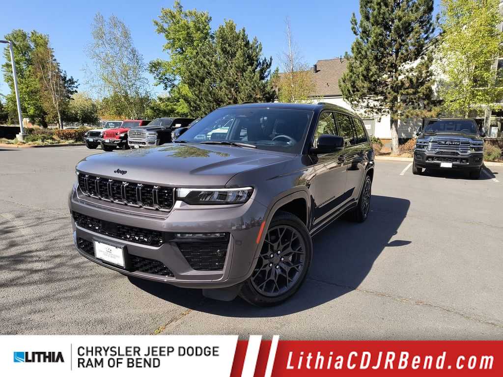 2026 Jeep Grand Cherokee L Summit 4x4's photo