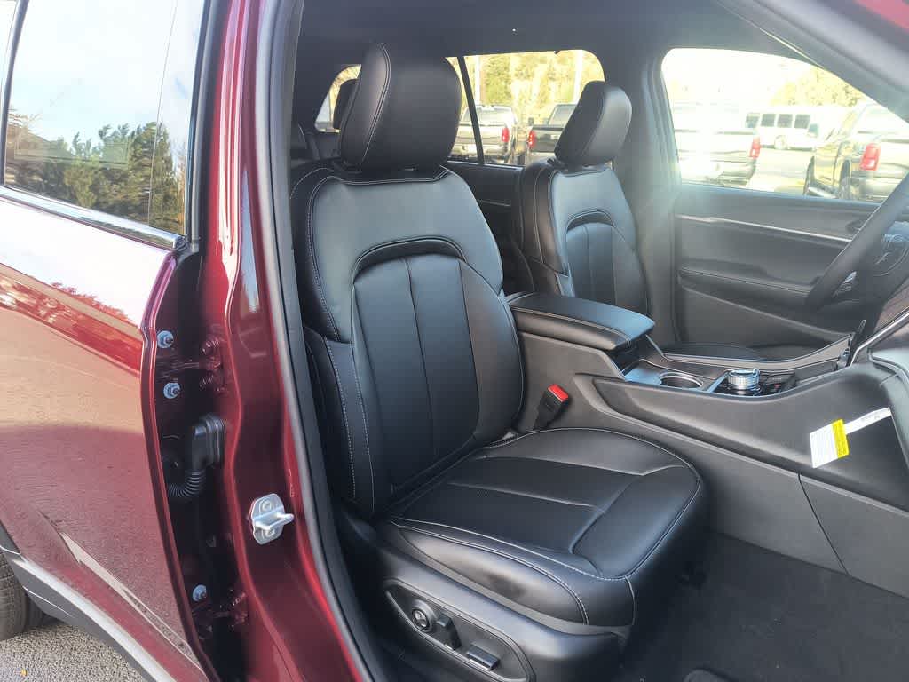 Thumbnail: 2025 Jeep Grand Cherokee - 25