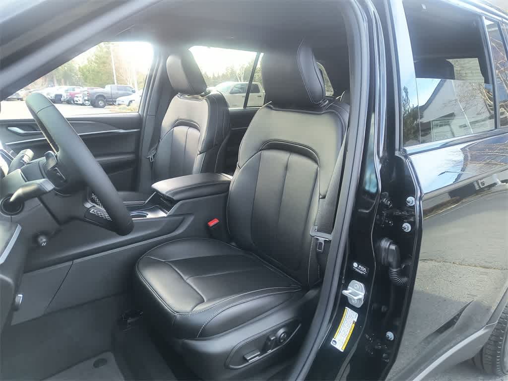 Thumbnail: 2025 Jeep Grand Cherokee - 11