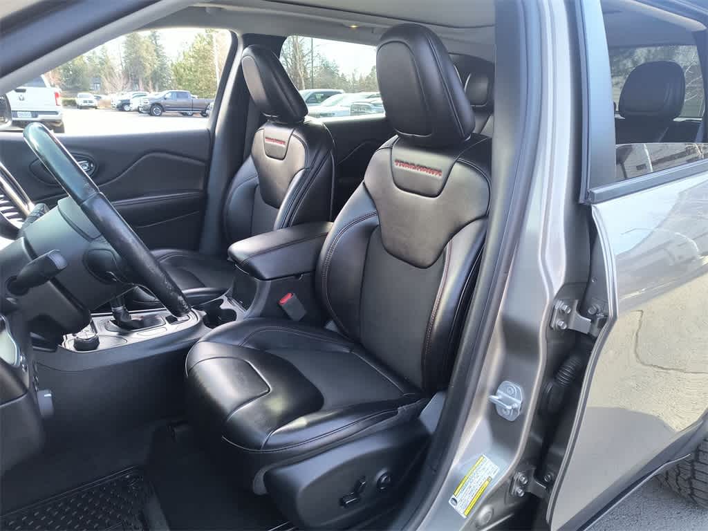 Thumbnail: 2019 Jeep Cherokee - 11