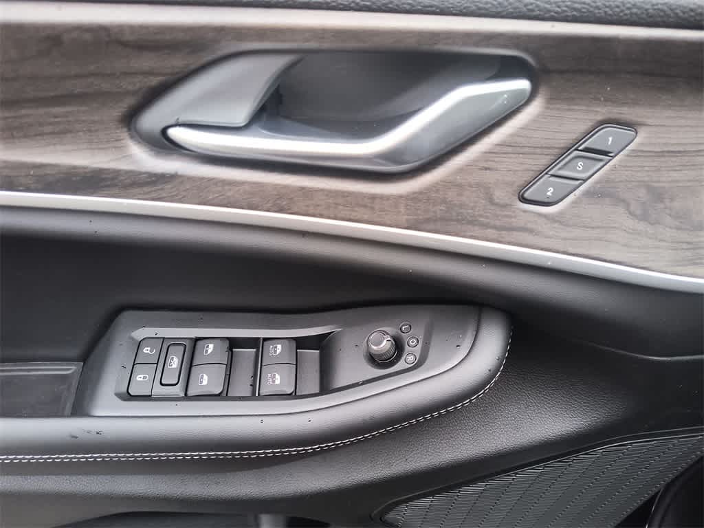 Thumbnail: 2025 Jeep Grand Cherokee - 13