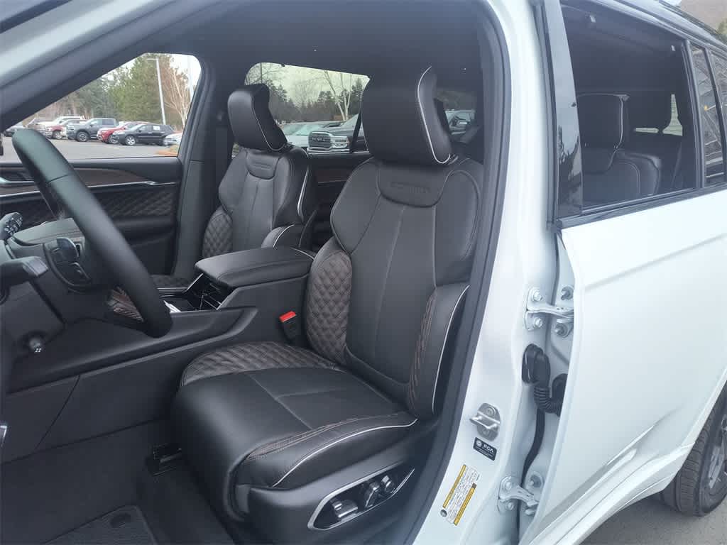 Thumbnail: 2025 Jeep Grand Cherokee L - 11