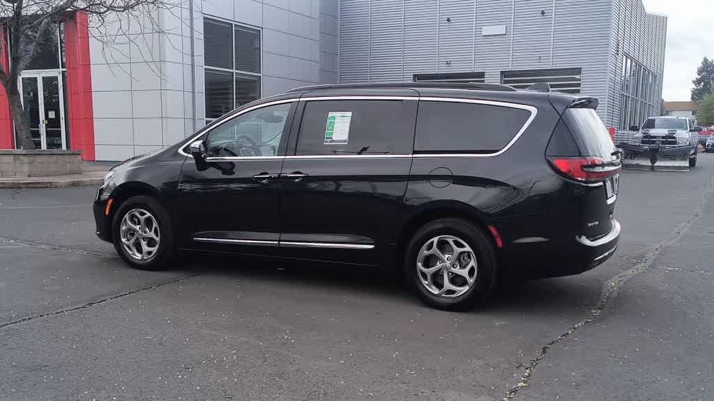 Thumbnail: 2022 Chrysler Pacifica - 6
