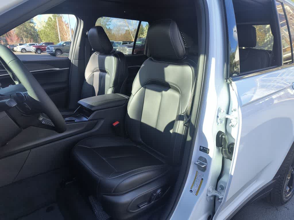 Thumbnail: 2026 Jeep Grand Cherokee - 11