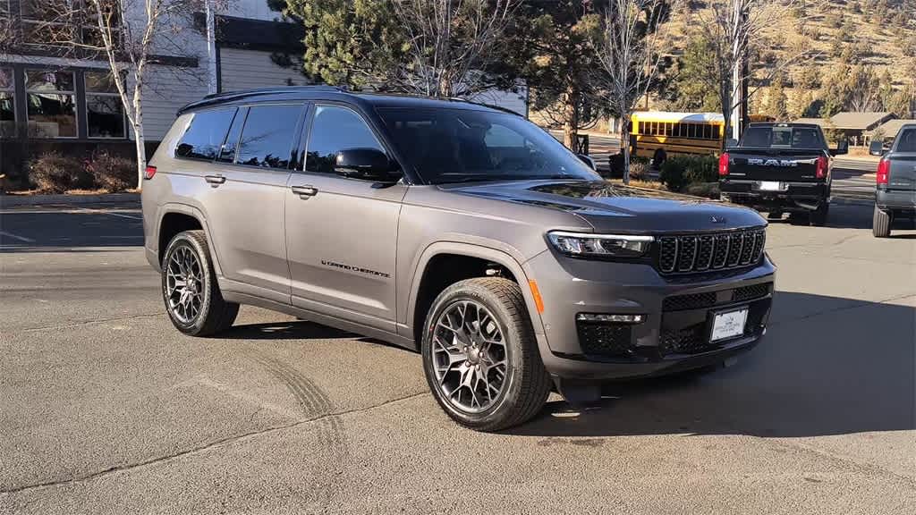 Thumbnail: 2025 Jeep Grand Cherokee L - 3