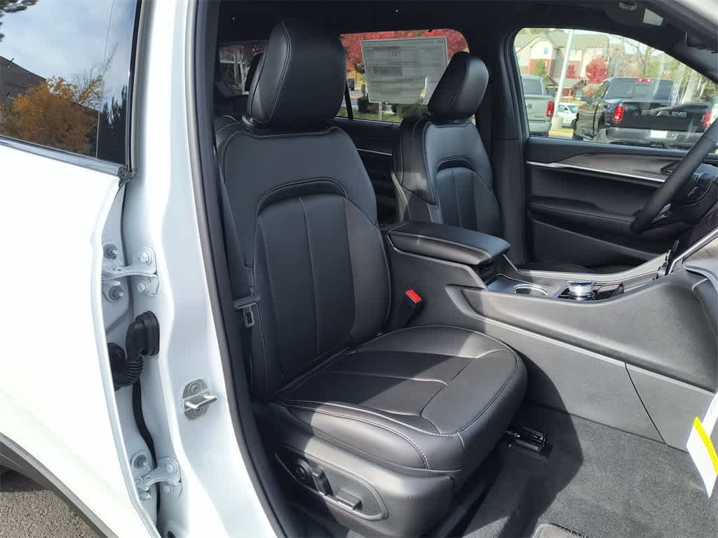 Thumbnail: 2025 Jeep Grand Cherokee - 26