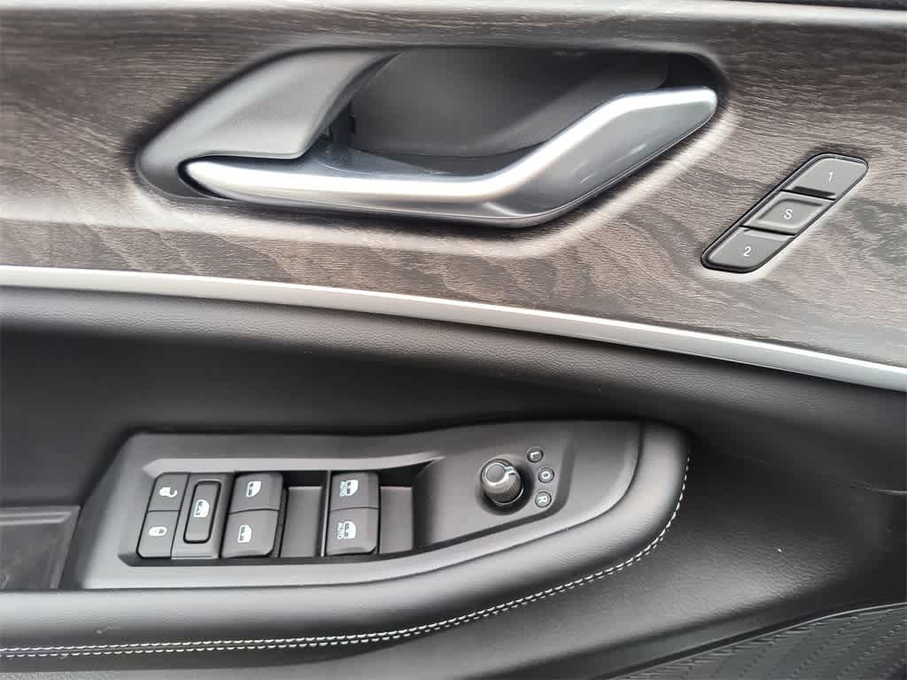 Thumbnail: 2025 Jeep Grand Cherokee - 13