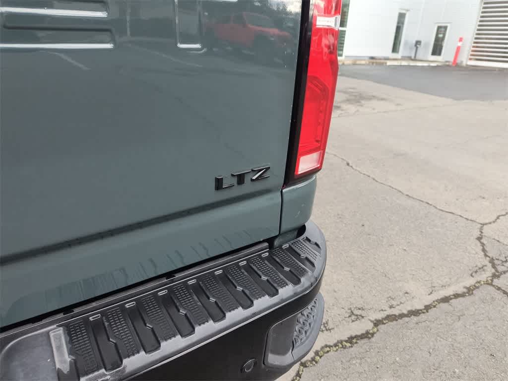 Thumbnail: 2025 Chevrolet Silverado 3500 - 27