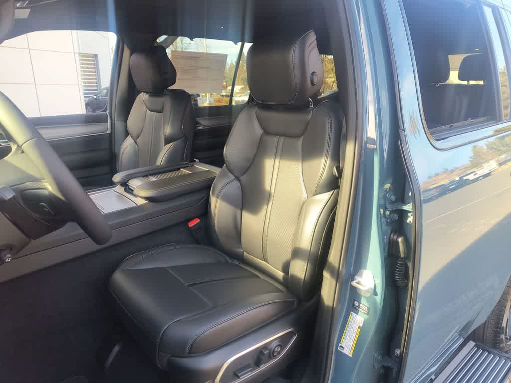 Thumbnail: 2026 Jeep Grand Wagoneer - 11