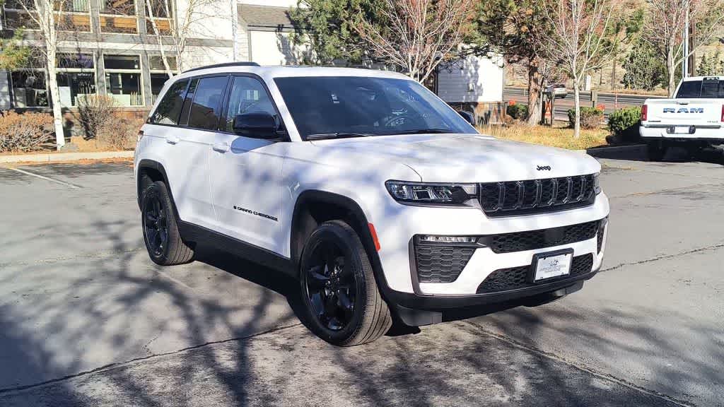 Thumbnail: 2026 Jeep Grand Cherokee - 3