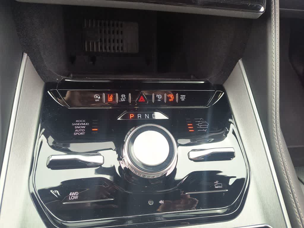 Thumbnail: 2026 Jeep Grand Wagoneer - 20