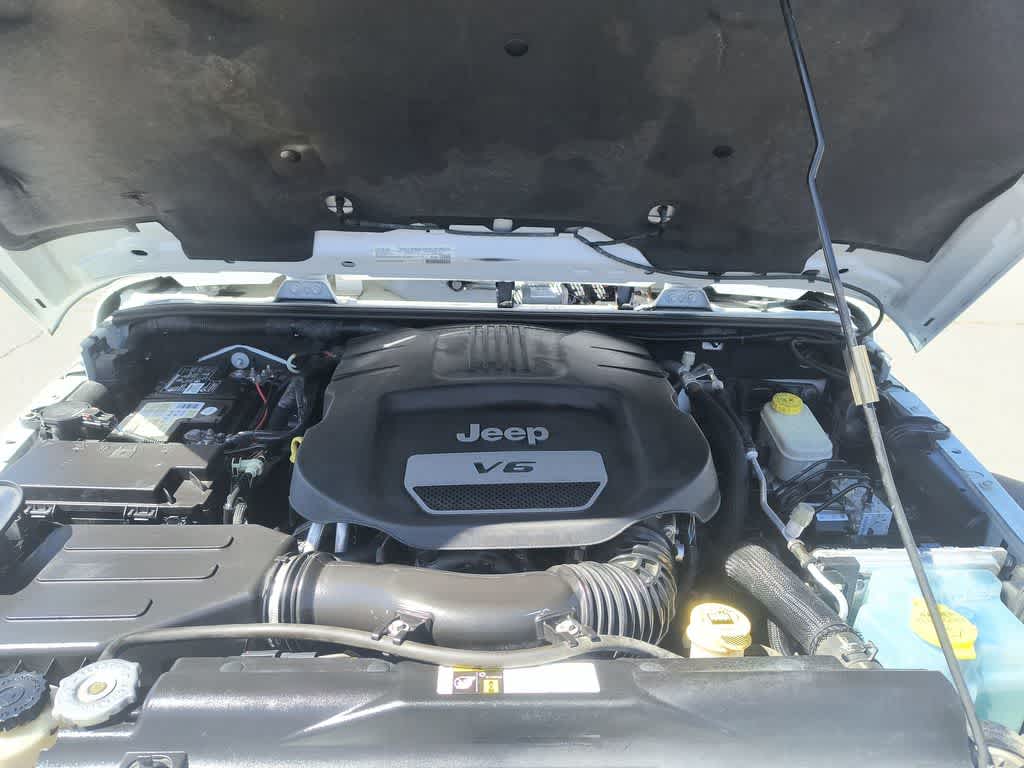 Thumbnail: 2015 Jeep Wrangler - 23