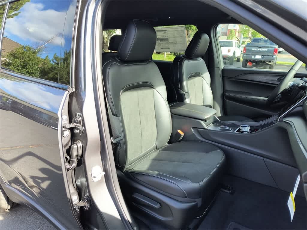 Thumbnail: 2025 Jeep Grand Cherokee - 24