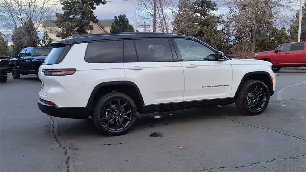 Thumbnail: 2025 Jeep Grand Cherokee - 9