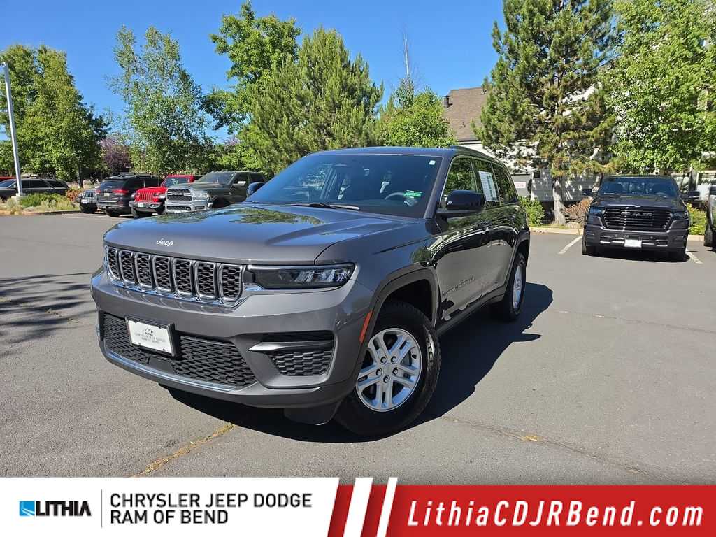 2025 Jeep Grand Cherokee Laredo 4x4's photo