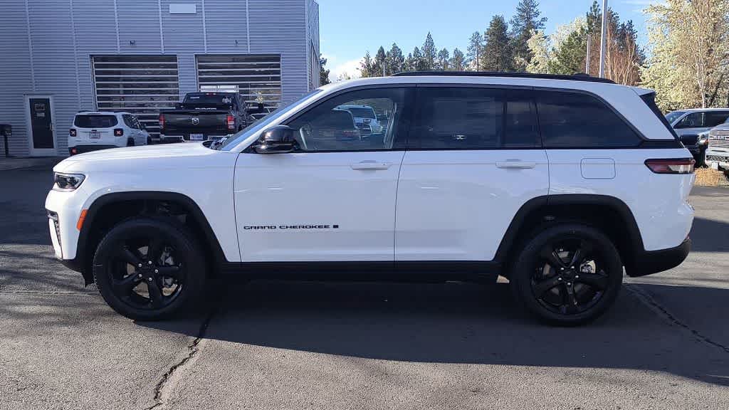 Thumbnail: 2026 Jeep Grand Cherokee - 5