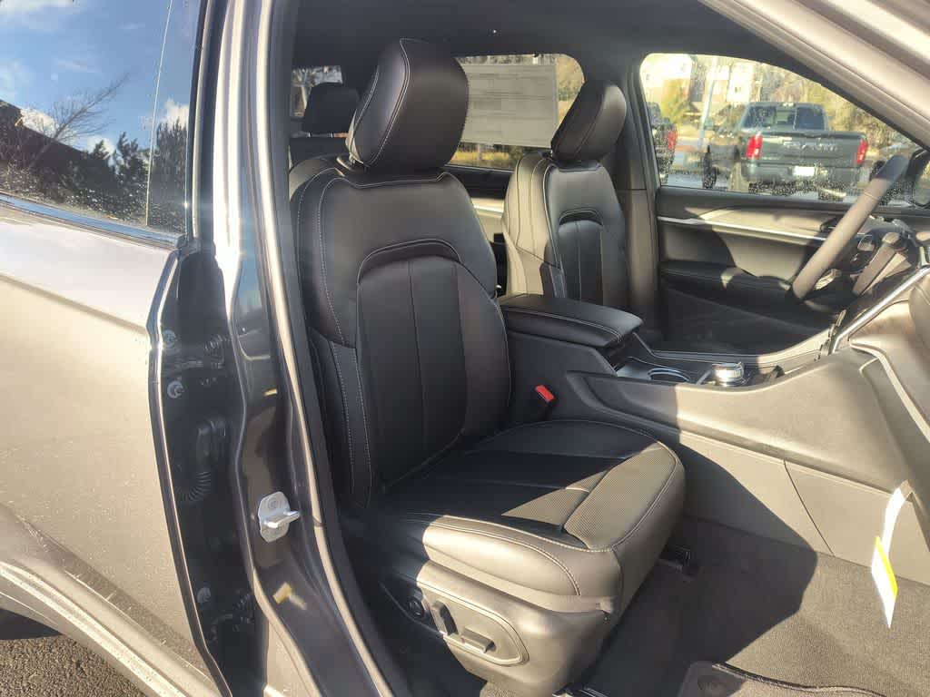 Thumbnail: 2025 Jeep Grand Cherokee L - 26