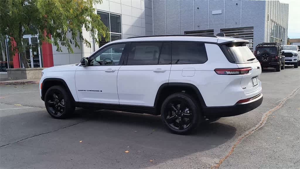 Thumbnail: 2025 Jeep Grand Cherokee - 6