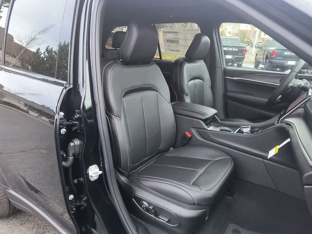 Thumbnail: 2025 Jeep Grand Cherokee - 25