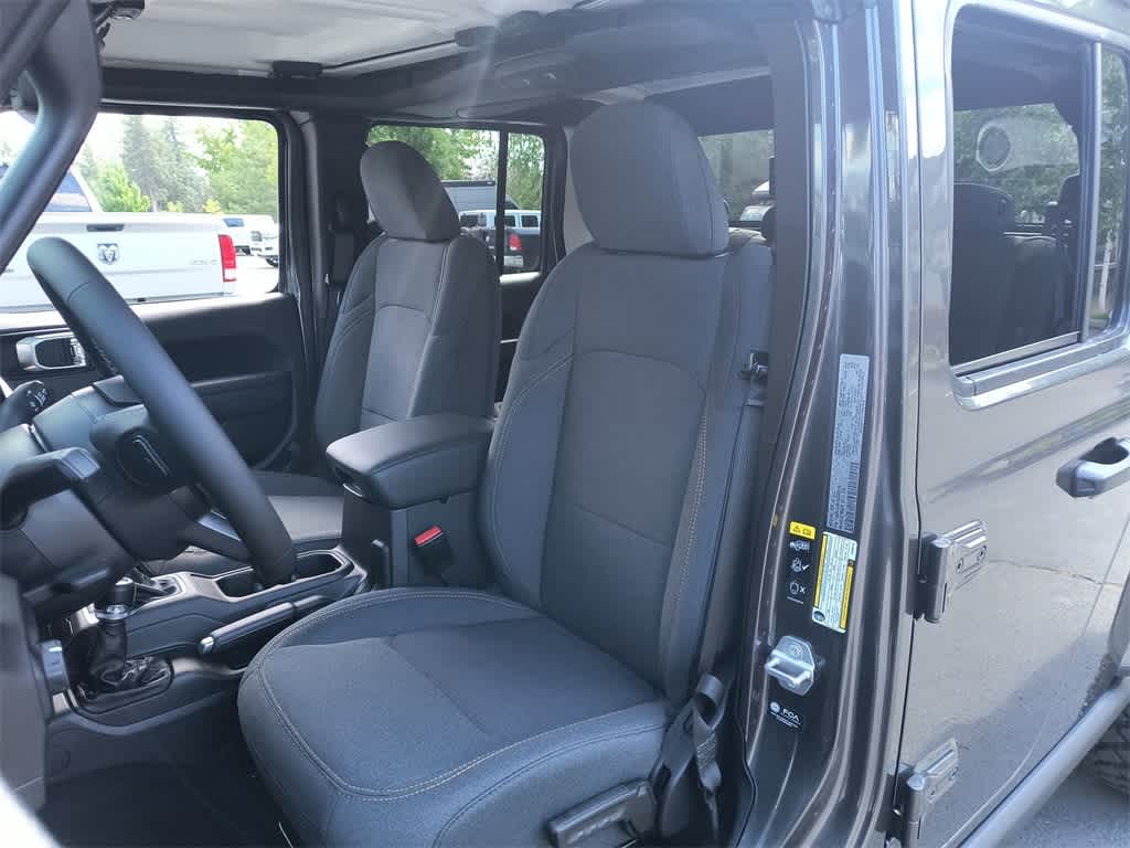 Thumbnail: 2025 Jeep Gladiator - 11