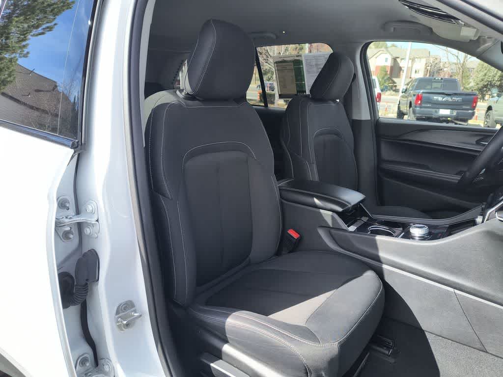 Thumbnail: 2023 Jeep Grand Cherokee - 23