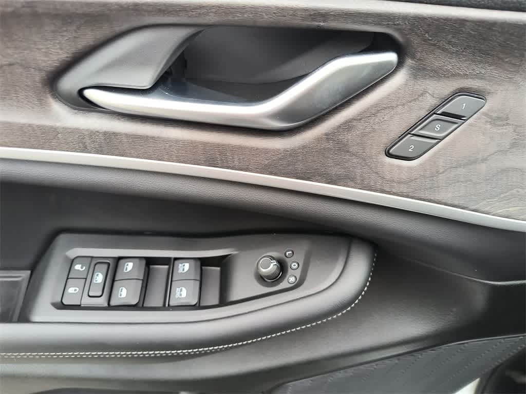 Thumbnail: 2025 Jeep Grand Cherokee - 13