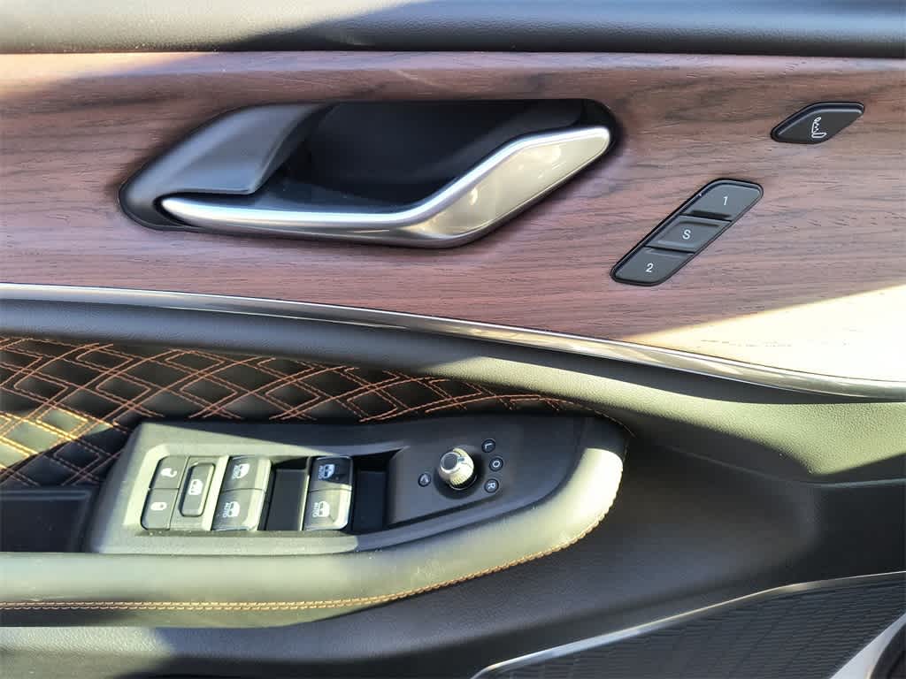 Thumbnail: 2025 Jeep Grand Cherokee - 13