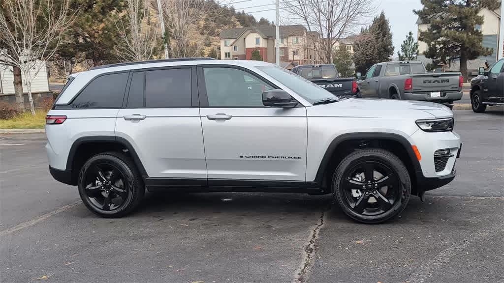 Thumbnail: 2025 Jeep Grand Cherokee - 2