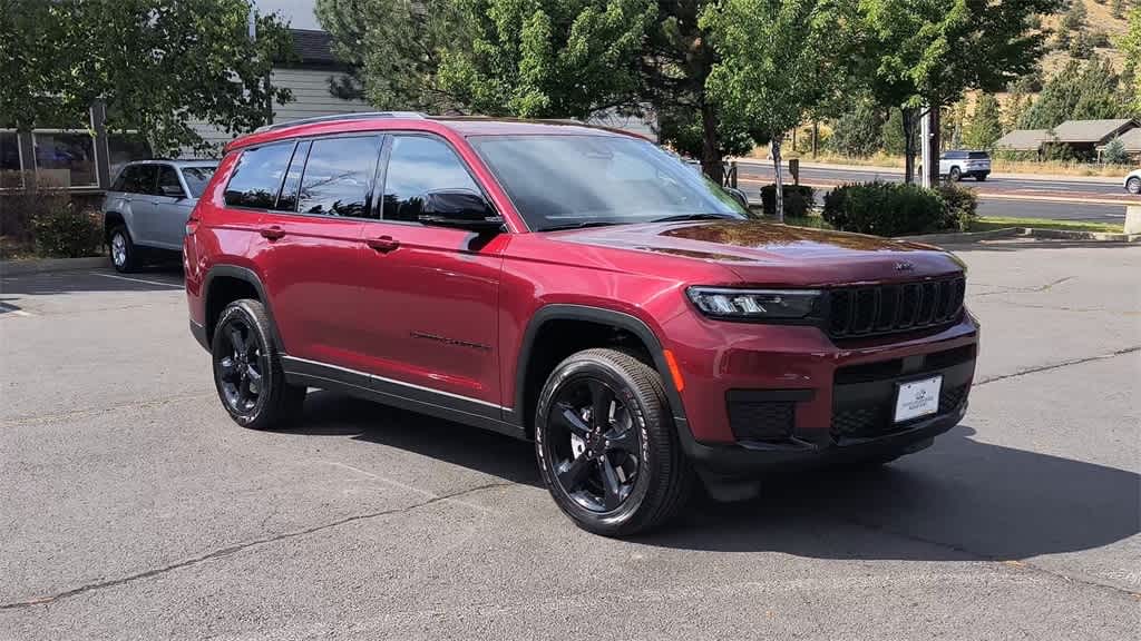Thumbnail: 2025 Jeep Grand Cherokee - 3