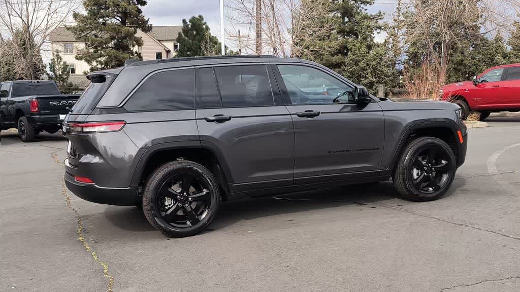 Thumbnail: 2026 Jeep Grand Cherokee - 9