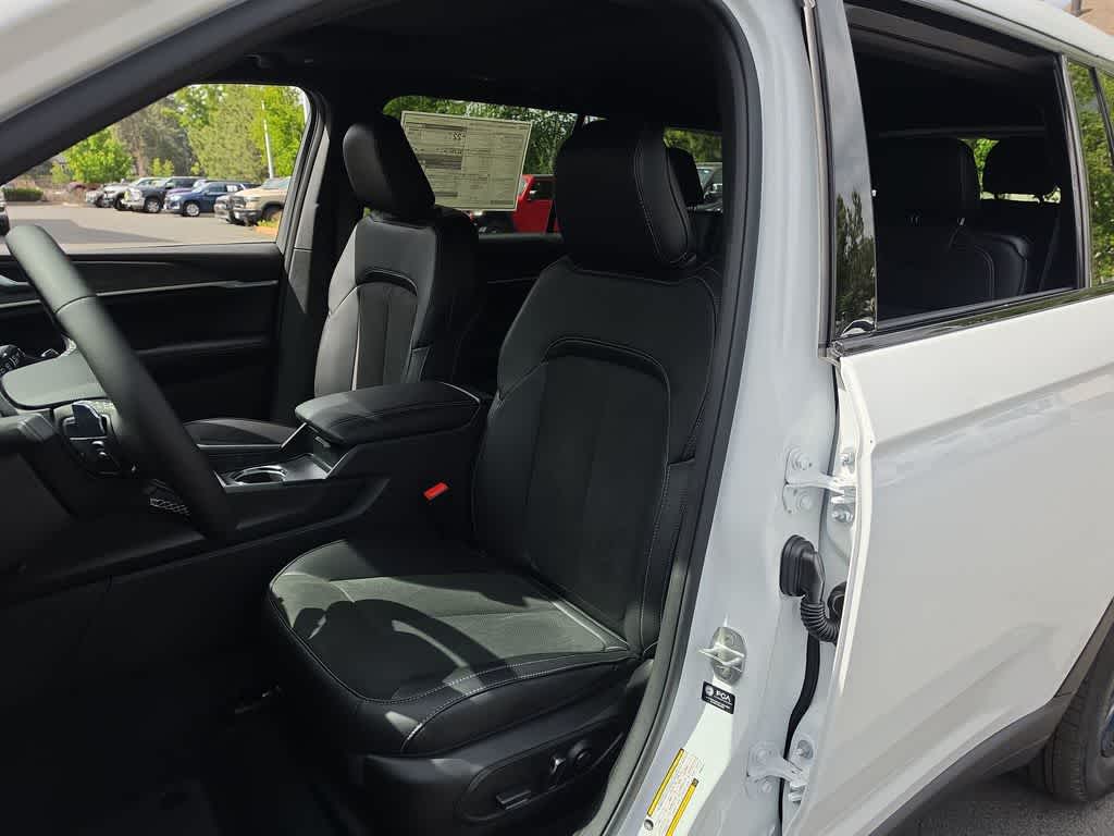 Thumbnail: 2026 Jeep Grand Cherokee L - 11