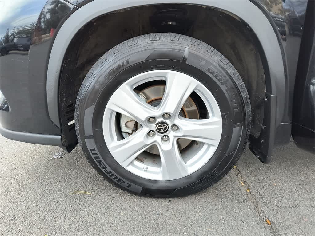 Thumbnail: 2022 Toyota Highlander - 10