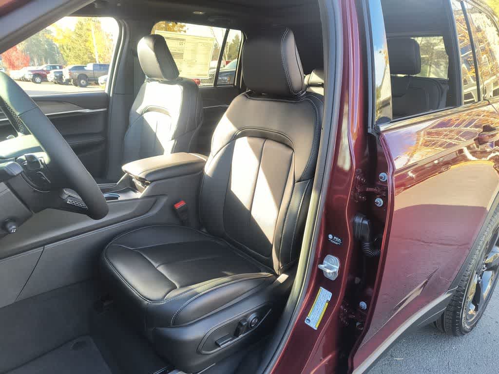 Thumbnail: 2025 Jeep Grand Cherokee - 11