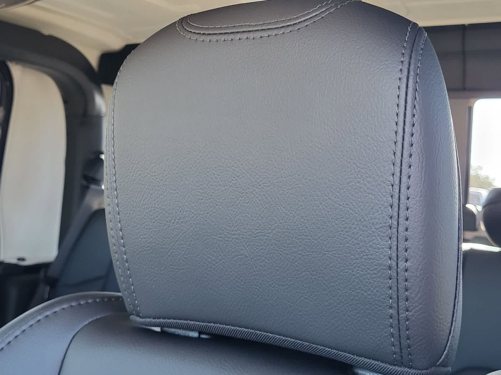 Thumbnail: 2026 Jeep Gladiator - 12