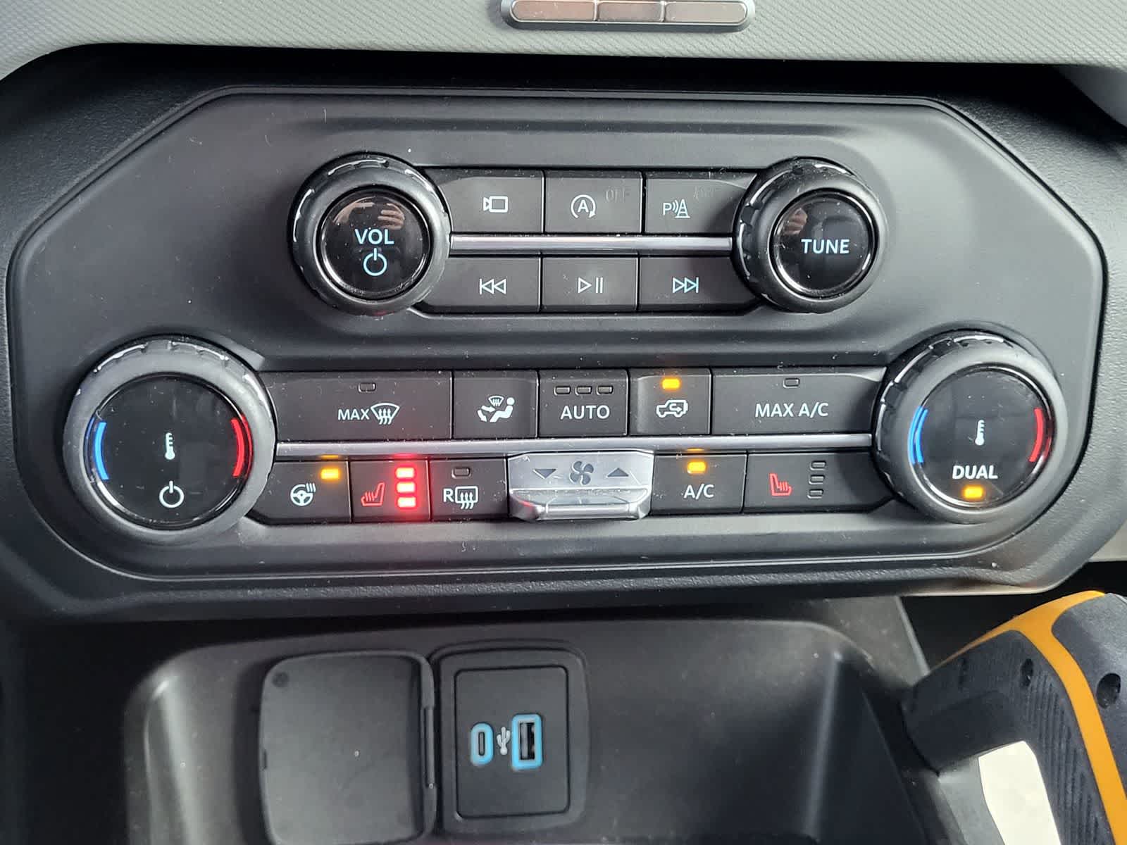 Thumbnail: 2022 Ford Bronco - 22