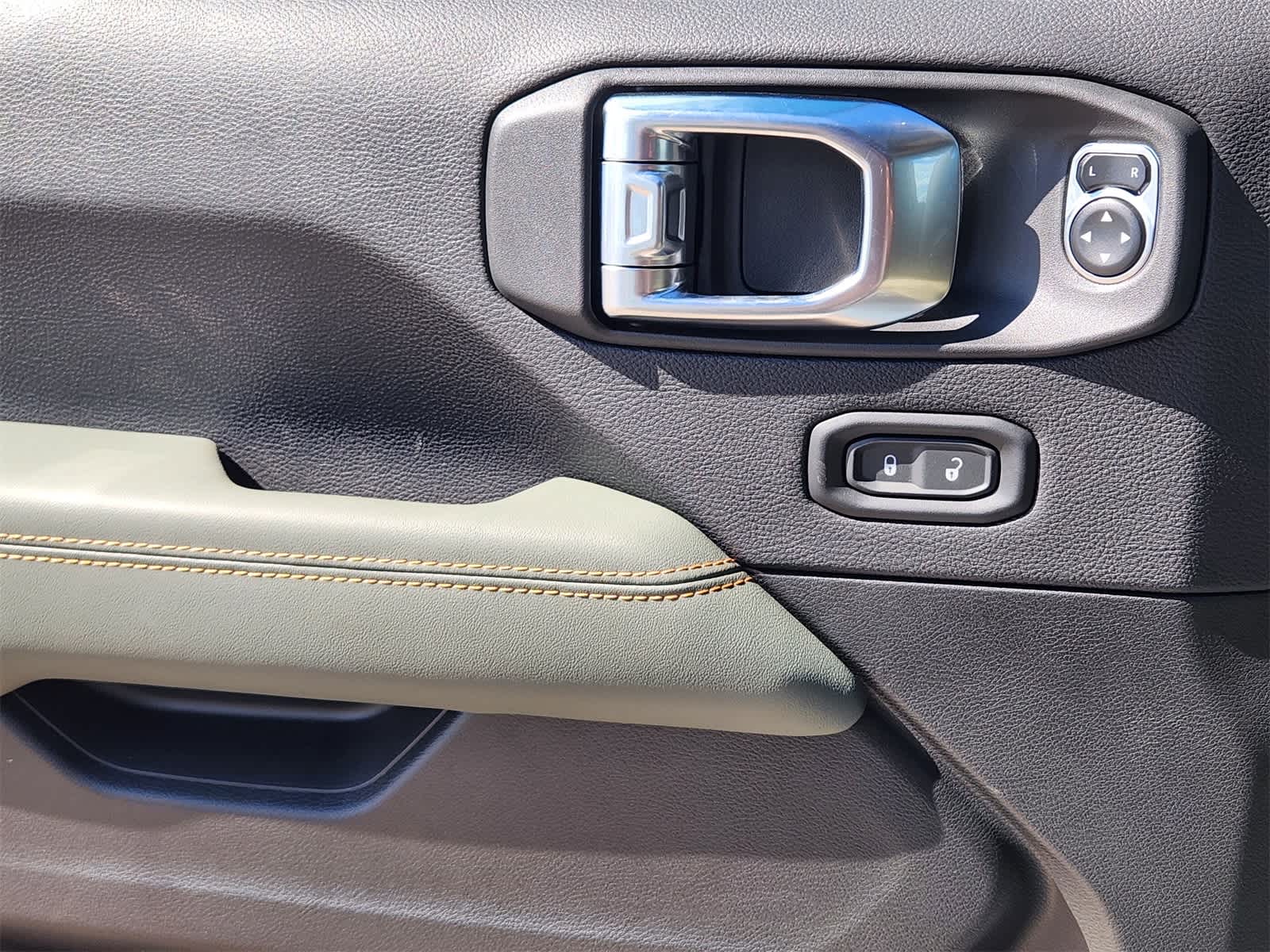 Thumbnail: 2025 Jeep Gladiator - 21