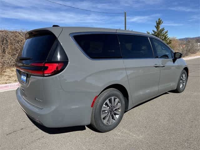 Thumbnail: 2025 Chrysler Pacifica - 31
