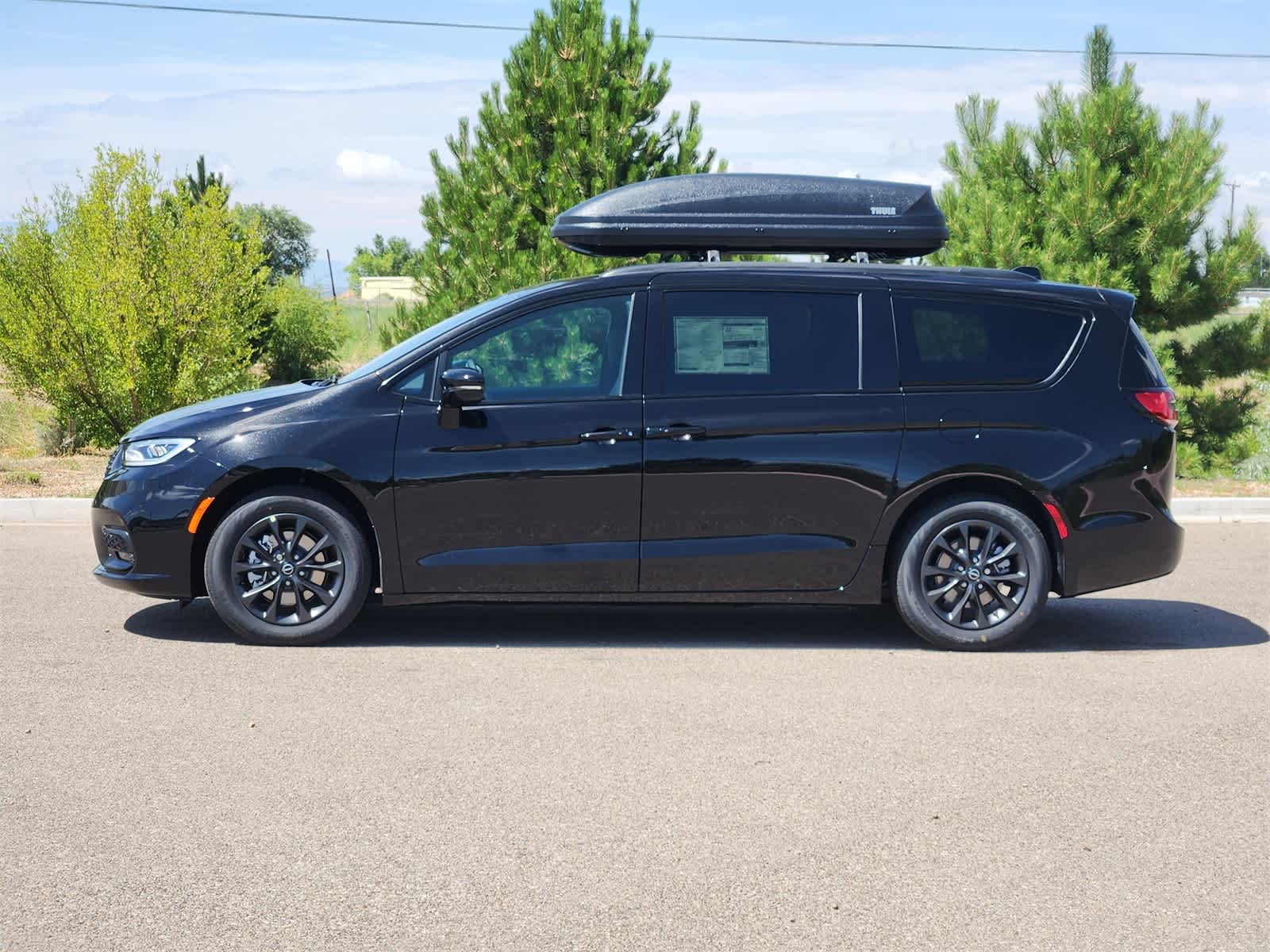 Thumbnail: 2025 Chrysler Pacifica - 4