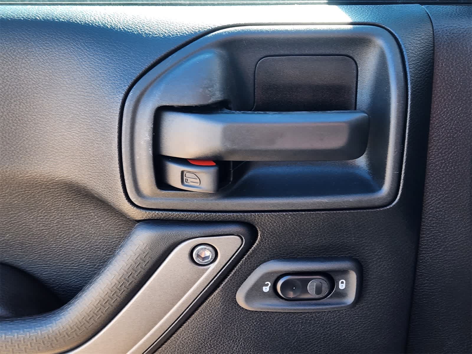 Thumbnail: 2017 Jeep Wrangler - 15