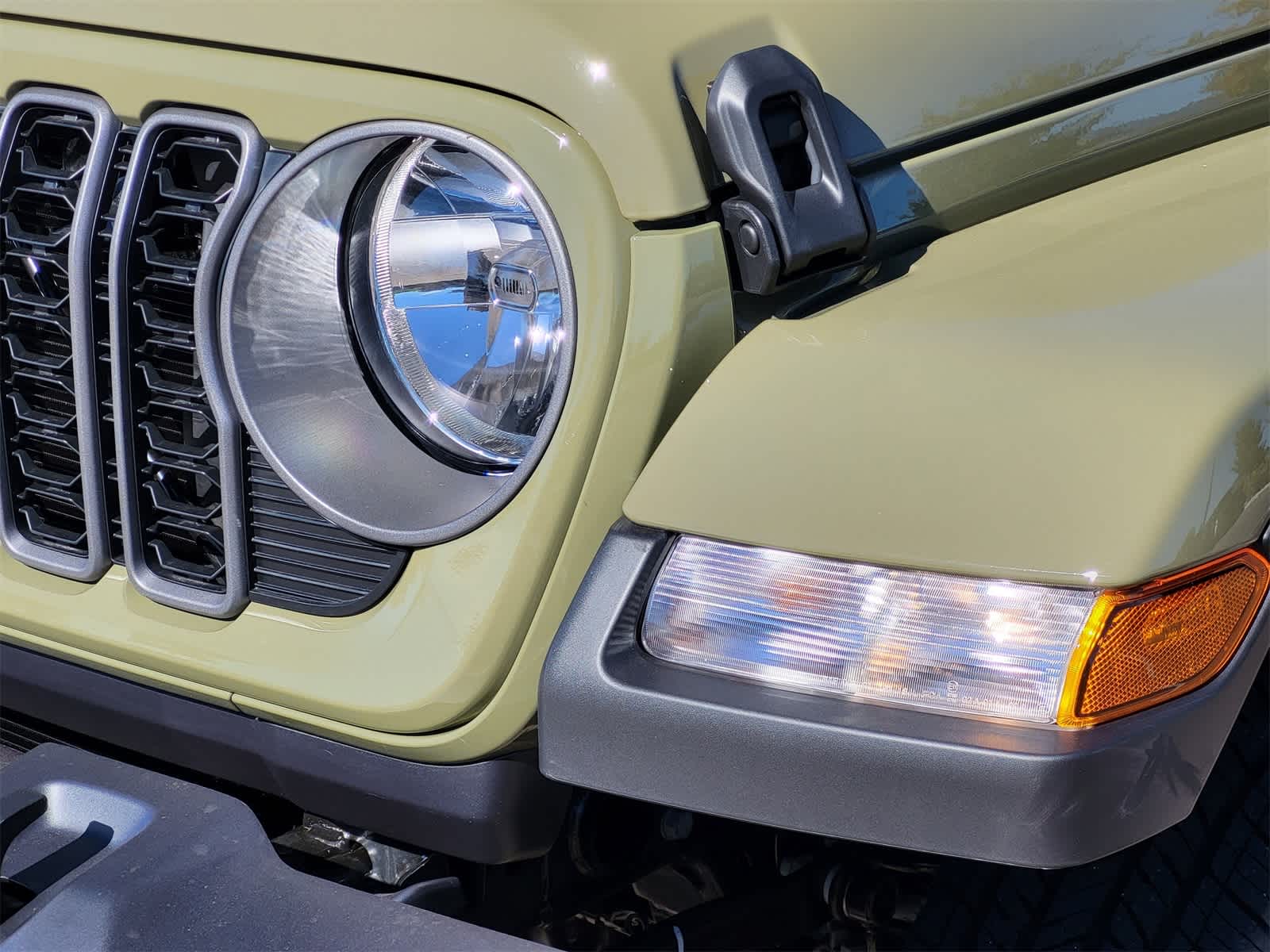 Thumbnail: 2025 Jeep Gladiator - 5