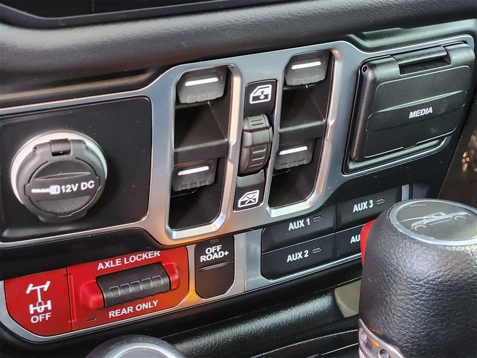 Thumbnail: 2024 Jeep Gladiator - 24